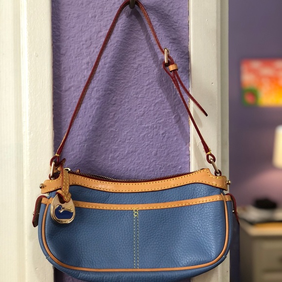 SOLD Dooney and Bourke Shoulder Bag - Picture 2 of 7